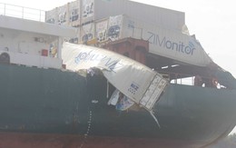 Hai tàu đâm nhau trên sông Đồng Nai, trăm người lao ra ‘hôi của’
