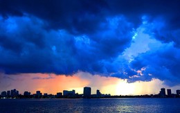 Hết mây "ngày tận thế" ở Sầm Sơn, dân mạng lại xôn xao vì hoàng hôn màu lạ ở Hà Nội