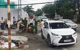 Hơn chục người nâng ôtô Lexus cứu phụ nữ kẹt dưới gầm