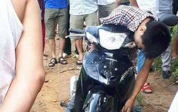 Hy hữu: Nam thanh niên tử vong nhưng vẫn ngồi trên xe máy, chân chạm đất