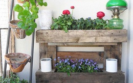 Những cách đơn giản để tạo nên khu vườn cổ kính từ gỗ pallet