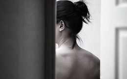 Người phụ nữ bị nhân tình tung ảnh khỏa thân kêu cứu công an
