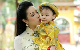 Trịnh Kim Chi cùng con gái đi lễ chùa đầu năm