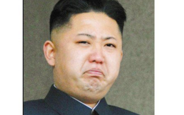 Ông Kim Jong-un khóc khản giọng khi biết tin anh trai qua đời