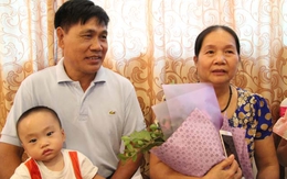 Kỳ tích: Cô giáo về hưu sinh con ở tuổi 60, nuôi con hoàn toàn bằng sữa mẹ