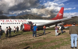 Máy bay chở 141 khách trượt đường băng, bốc cháy ở Peru