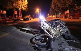 Môtô phân khối lớn tông xe máy nát bét, 2 thanh niên nguy kịch