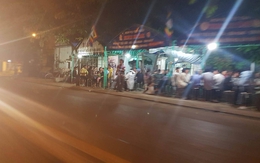 Nghe la lối trước nhà, người đàn ông chạy ra kiểm tra thì bị đốt cháy như ngọn đuốc
