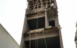 Người đàn ông tử vong trong nhà đang xây, trên tay cầm kim tiêm