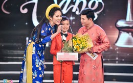 Hồ Văn Cường lúng túng khi nhận giải Mai Vàng