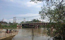 Người phụ nữ bần thần, bỏ dép rồi nhảy cầu Gò Công tự vẫn