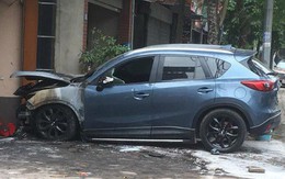 Hà Nội: Xe Mazda CX-5 bất ngờ cháy trụi đầu trong đêm