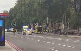 Ôtô lao vào đám đông ở London, nhiều người bị thương