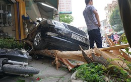 Ôtô lùi trúng 8 phương tiện, một người bị thương