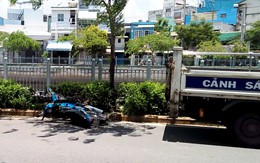 Phát hiện cảnh sát, 2 thanh niên nghi đua xe lao lên vỉa hè, bị thương