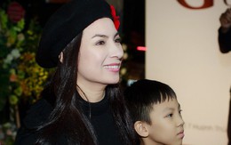 Phi Nhung mặc đồ đen cá tính xuất hiện ở tiệm bánh cùng con trai nuôi