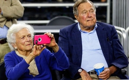 Vợ chồng cựu Tổng thống Bush cùng nhập viện