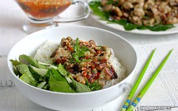 Thịt nướng lá chanh thơm lừng góc bếp
