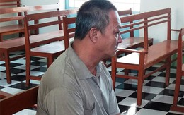 Ông lão đánh người tình hỏng mắt vì ghen tuông