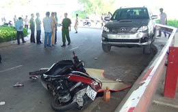 Người đàn ông nằm chết dưới cầu, trong người có 4 con dao