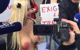 Ứng viên tổng thống Pháp bị bắt vì ngực trần diễu phố