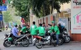 Bắt 3 xe ôm tình nghi đâm gục tài xế Grabbike trên phố
