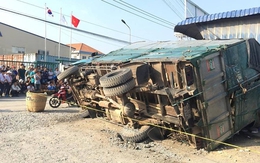Cô gái mua nước uống bên đường bị xe tải lật đè tử vong