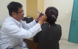 Dùng tăm bông ngoáy tai sai cách, người phụ nữ phải nhập viện vì mủ chảy ra ngoài