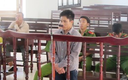 Quấn cha, bé 22 tháng tuổi bị quật xuống nền nhà đến tử vong