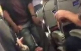 Lôi khách gốc Việt khỏi máy bay, United Airlines mất 1,1 tỷ USD