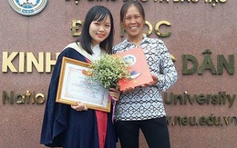 Dân mạng lay động với nụ cười người mẹ trong lễ tốt nghiệp của con gái