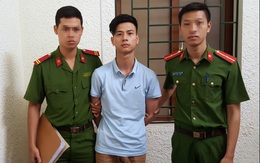 Tên cướp đánh vỡ mũ bảo hiểm cô gái để giật túi xách