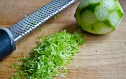 Vắt chanh đừng bỏ vỏ, giữ lại trị mụn và làm trắng da hiệu quả lắm nhé!