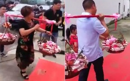 Gia đình chú rể gánh tiền mặt sang nhà cô dâu để khoe sự giàu có