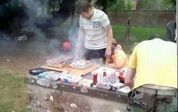 Mở tiệc thịt nướng BBQ trên mộ đá