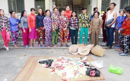 17 phụ nữ đánh bạc với 2 người đàn ông