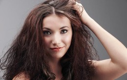 99% chị em mắc phải sai lầm này khi gội đầu làm mái tóc bị "chết mòn"