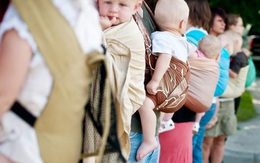 Những sai lầm mẹ mắc phải khi chọn địu cho bé