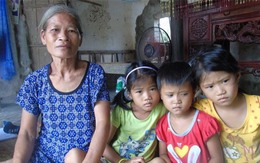 Mẹ mải mê chạy theo tình mới bỏ mặc 3 con thơ ngày ngày ra ngõ gào khóc ngóng trông mẹ