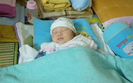 Hai người mẹ và cái kết đẹp cho bé gái 15 ngày tuổi bị bỏ rơi