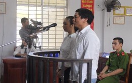 Con nhận án chung thân, mẹ già ngất lịm trong phòng xử