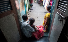 Bé gái 14 tuổi tố cáo bị 40 người đàn ông cưỡng hiếp