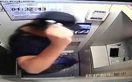 Đập vỡ cây ATM để bị bắt vì không trả được nợ