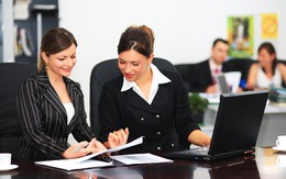 Chị em sợ già trước tuổi thì cần tránh ngay những lỗi thời trang này