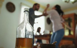 Ông chồng vô trách nhiệm “ngơ ngác” trong phiên tòa ly hôn