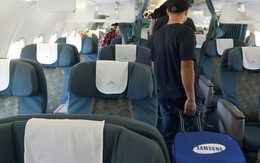 Công chức và kỹ sư xây dựng đánh nhau trên máy bay
