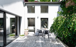 Ngôi nhà đổ nát, lụp xụp sau khi cải tạo đã trở nên “hoành tráng” thế này đây