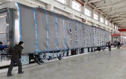 Cận cảnh đoàn tàu đường sắt Cát Linh - Hà Đông đang đóng gói, chuẩn bị vận chuyển về nước