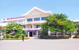Bé trai tử vong vì bị cha ném ly trúng đầu