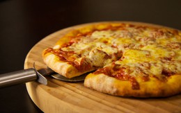 Kinh nghiệm đơn giản để pizza mua về nhân và bánh không “mỗi thứ một nơi”